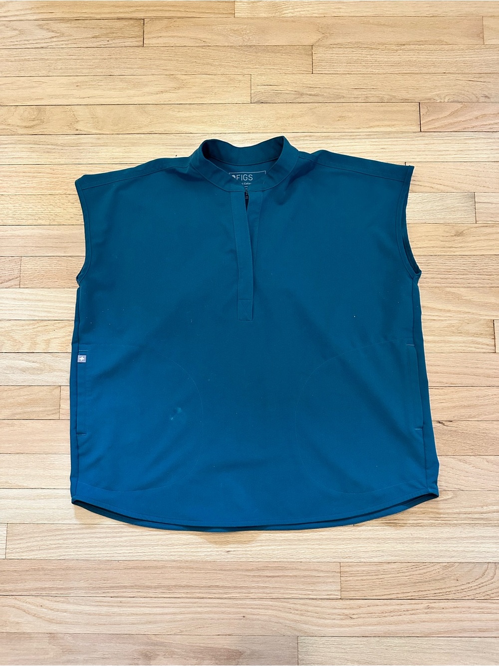 Figs Rafaela scrub top size medium- Caribbean blue